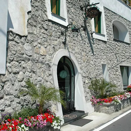 La Pergola 3*