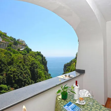 Отель La Pergola 3*